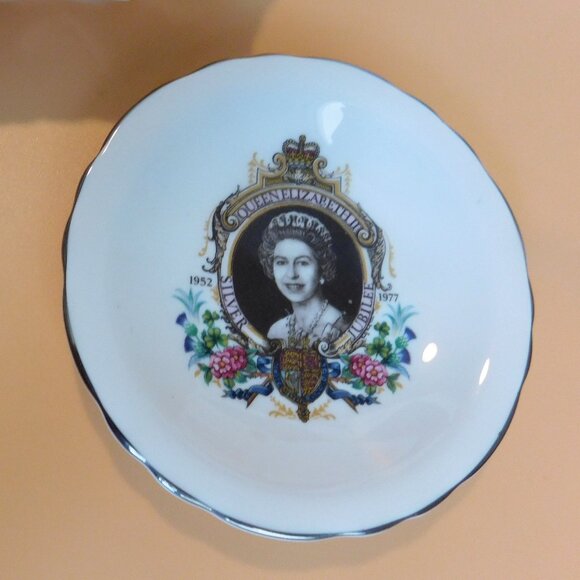 Royal Commemorative Souvenir Dish Queen Elizabeth Jubilee & King George VI Lot - Picture 2 of 5